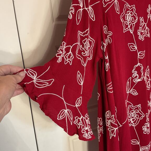 Davina Red Tunic White Embroidery Bell Sleeve Key Hole Back Loose Top 0X (10-12) - Picture 3 of 7